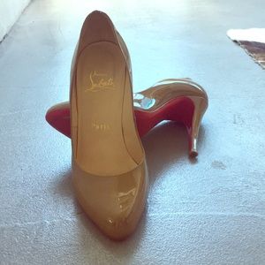 Patent nude heels, a must have!